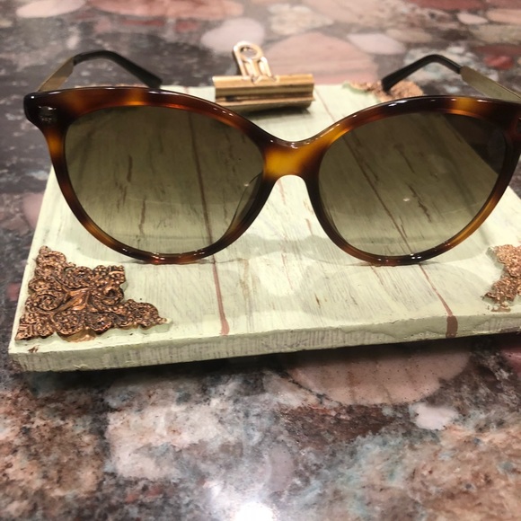 Glasses - Picture 2 of 2